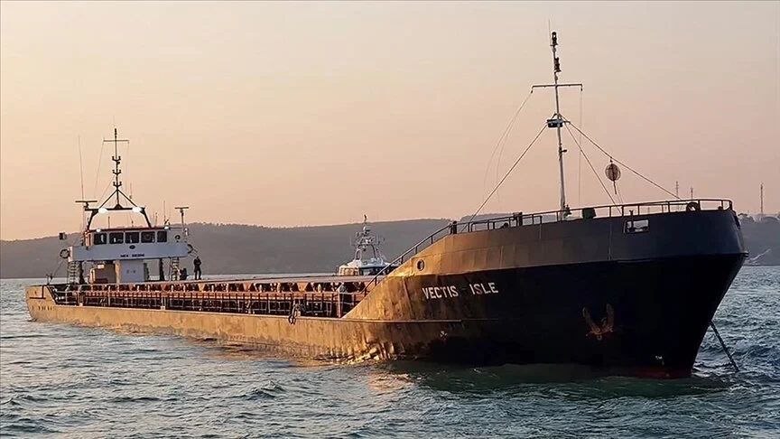 İstanbul Boğazı'nda arızalanan kargo gemisi Beykoz açıklarına demirlendi
