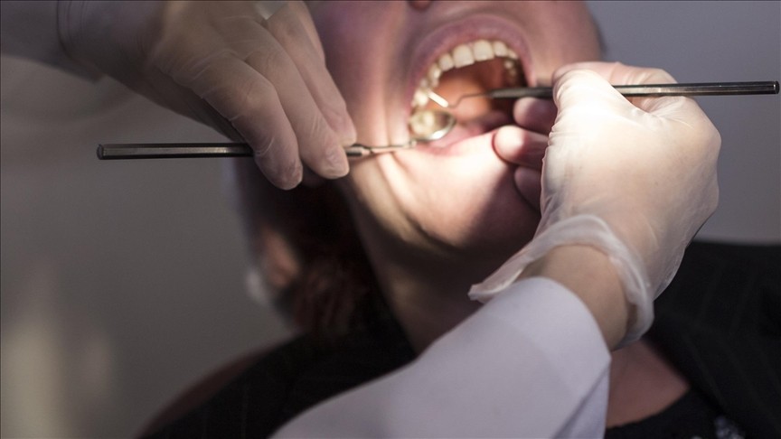 Diş tedavisi sırasında soluk borusuna implant kaçtı