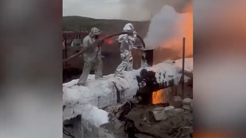 Karabağ'da çıkan yangını Azerbaycanlı itfaiyeciler söndürdü