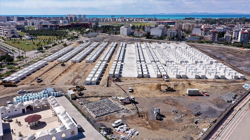 İskenderun'da kurulan 260 konteynerde yaşam başladı