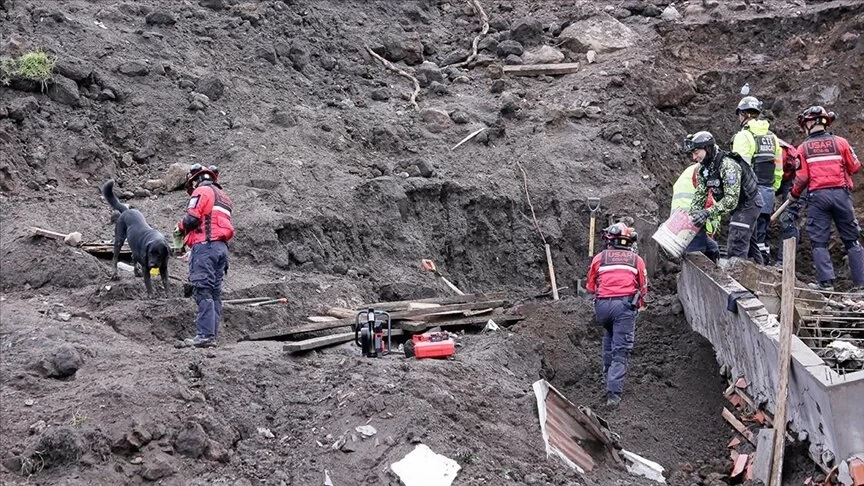 Ekvador'da toprak kayması sonucu ölenlerin sayısı 56'ya çıktı