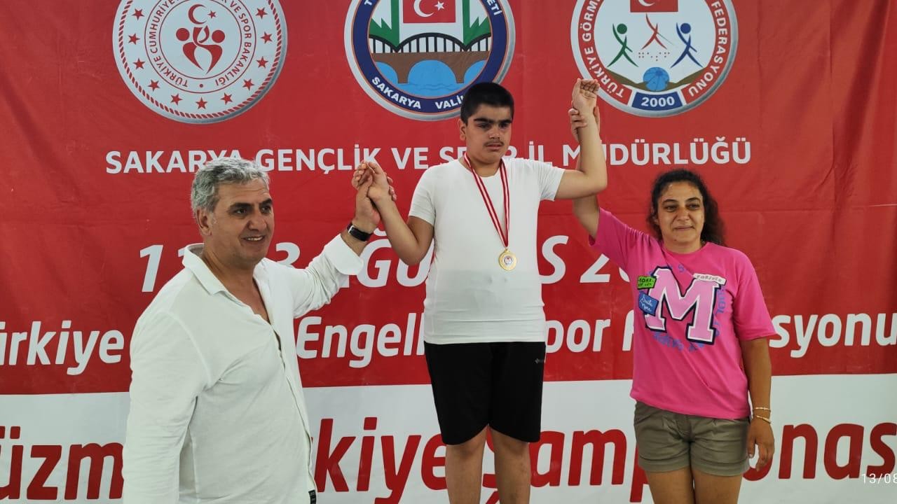 Görme Engelliler Türkiye Yüzme Şampiyonası Sakarya'da sona erdi