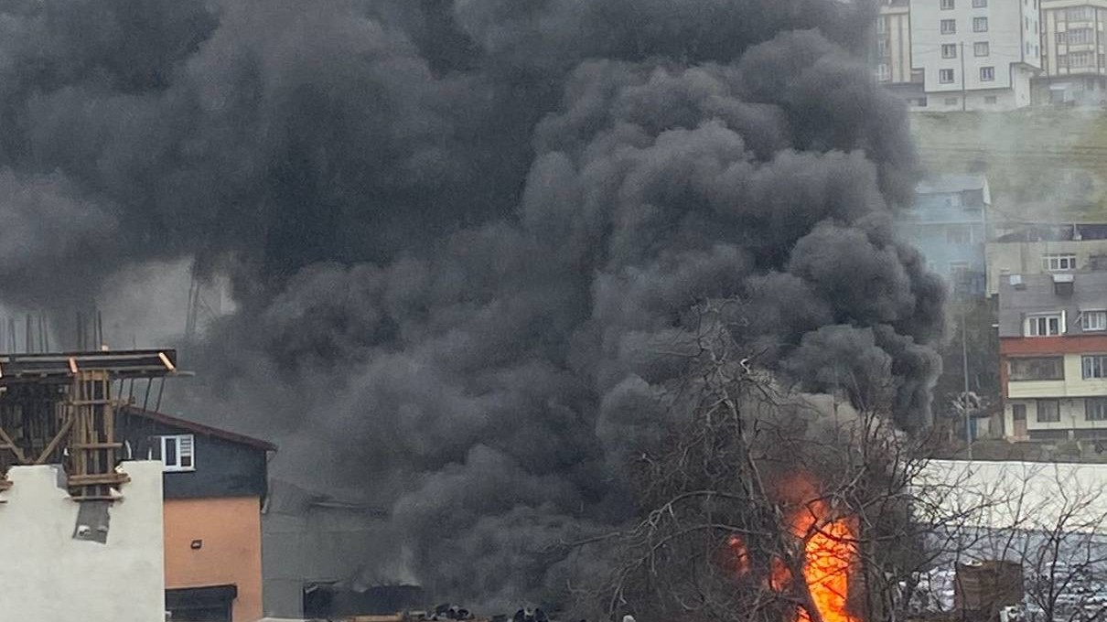 Arnavutköy'de yangın: Çok sayıda ekip sevk edildi