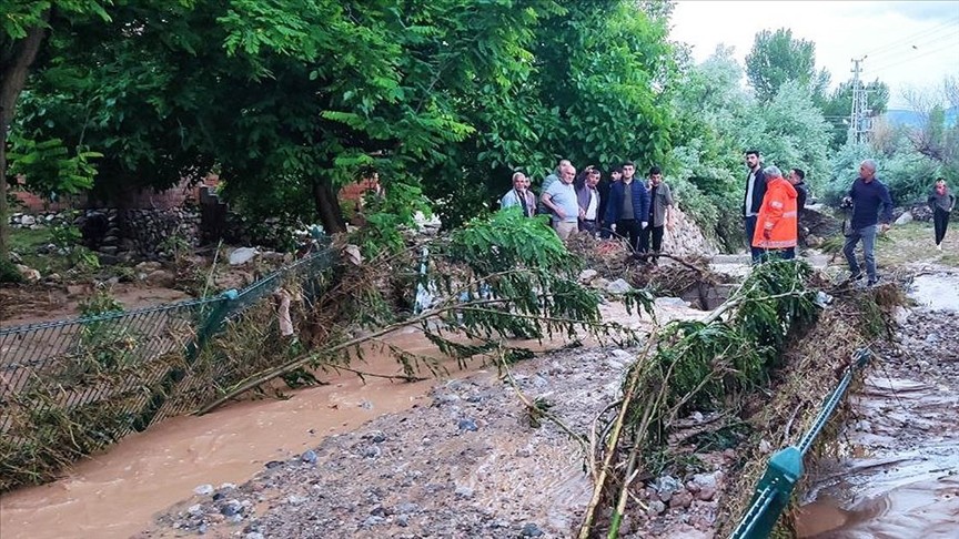 Yozgat'ta sağanak etkili oldu! Sel hasara yol açtı