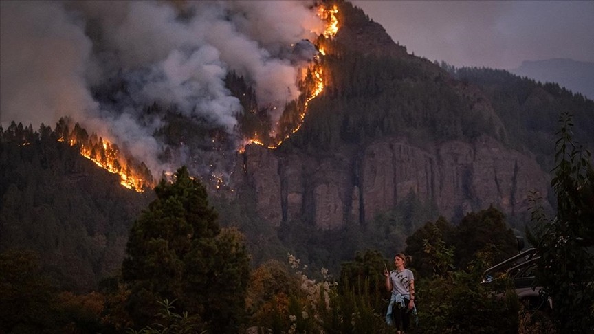 Kanarya Adaları'nda yangın: 26 bin kişi tahliye edildi