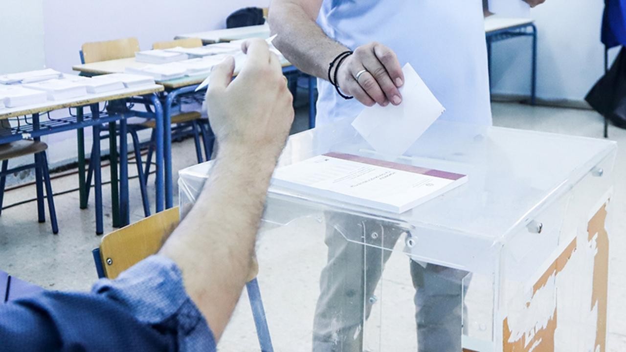 Yunanistan'da genel seçim için sandık başında