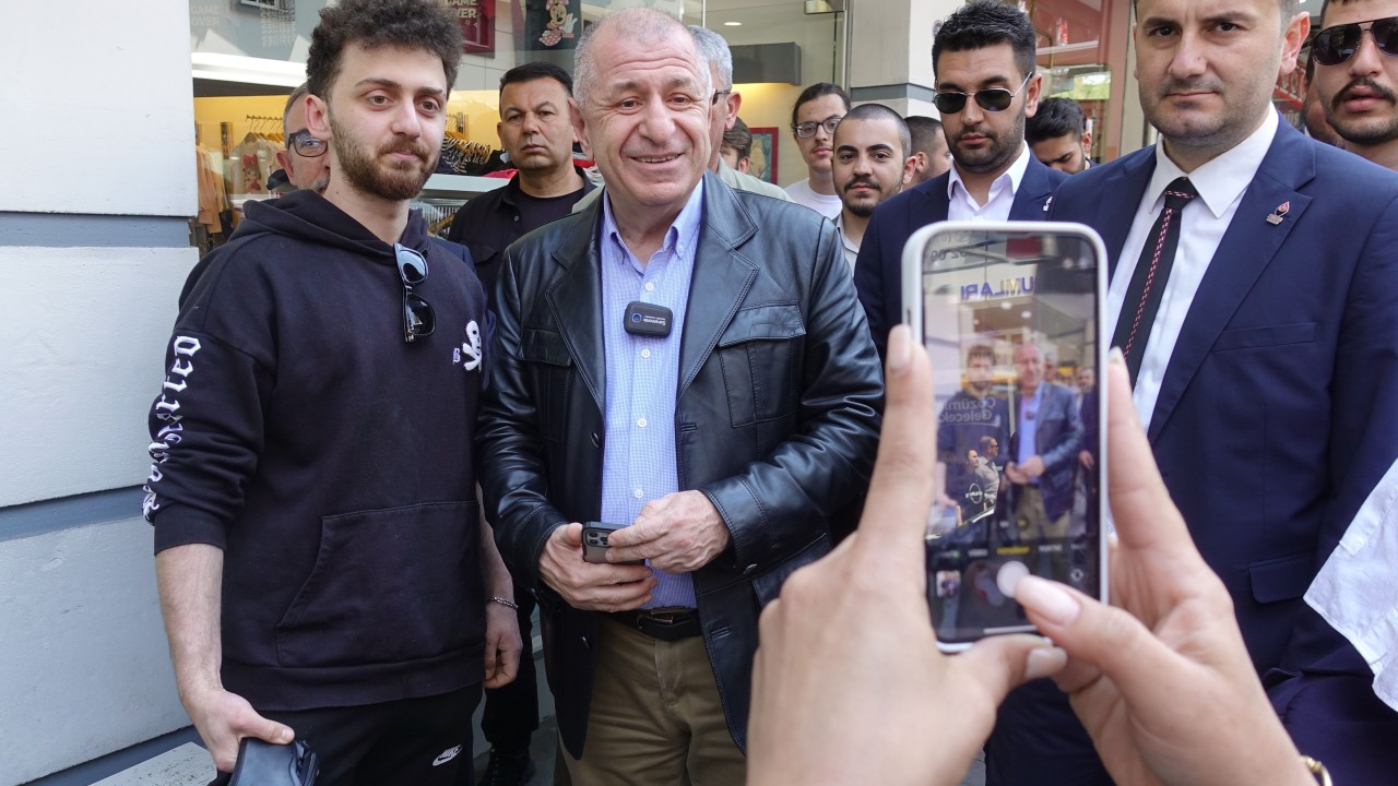 Zafer Partisi Genel Başkanı Özdağ, İzmir'de esnafı ziyaret etti