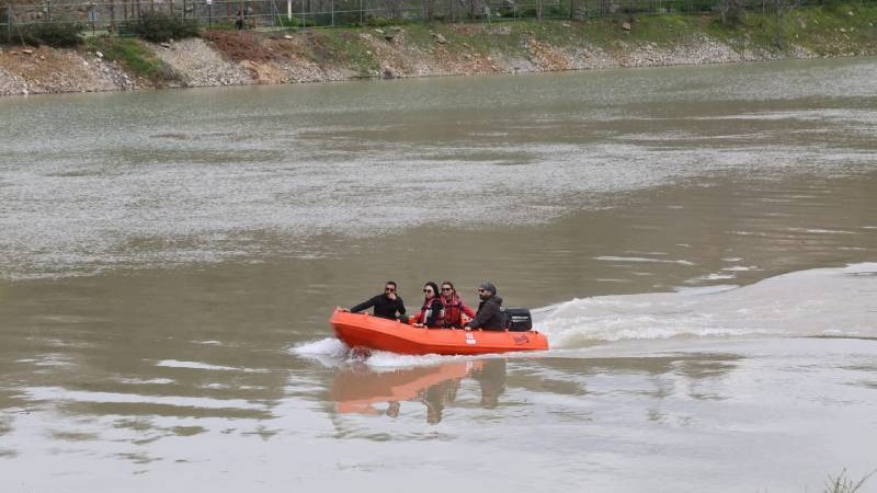 Tunceli'de suda kaybolan 3 kişi aranıyor