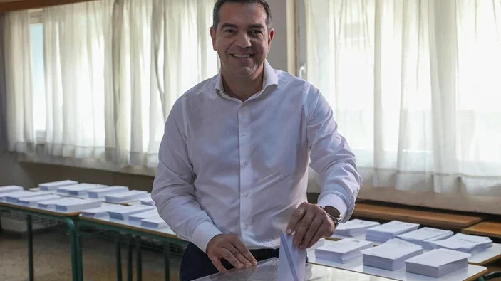 Yunanistan Başbakanı Miçotakis, oyunu Atina'da kullandı