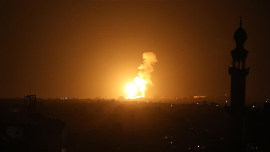 Katil İsrail'den Gazze'ye saldırı