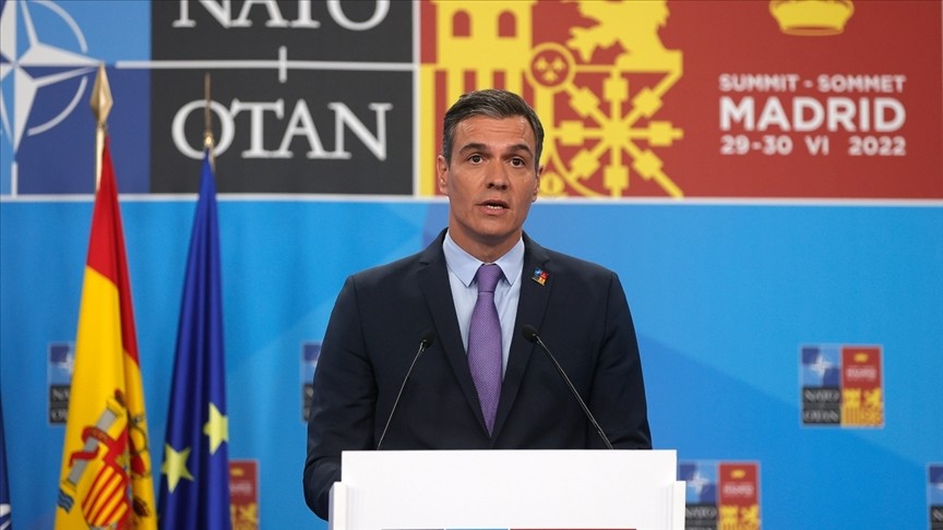 İspanya Başbakanı: Kravatları çıkarın