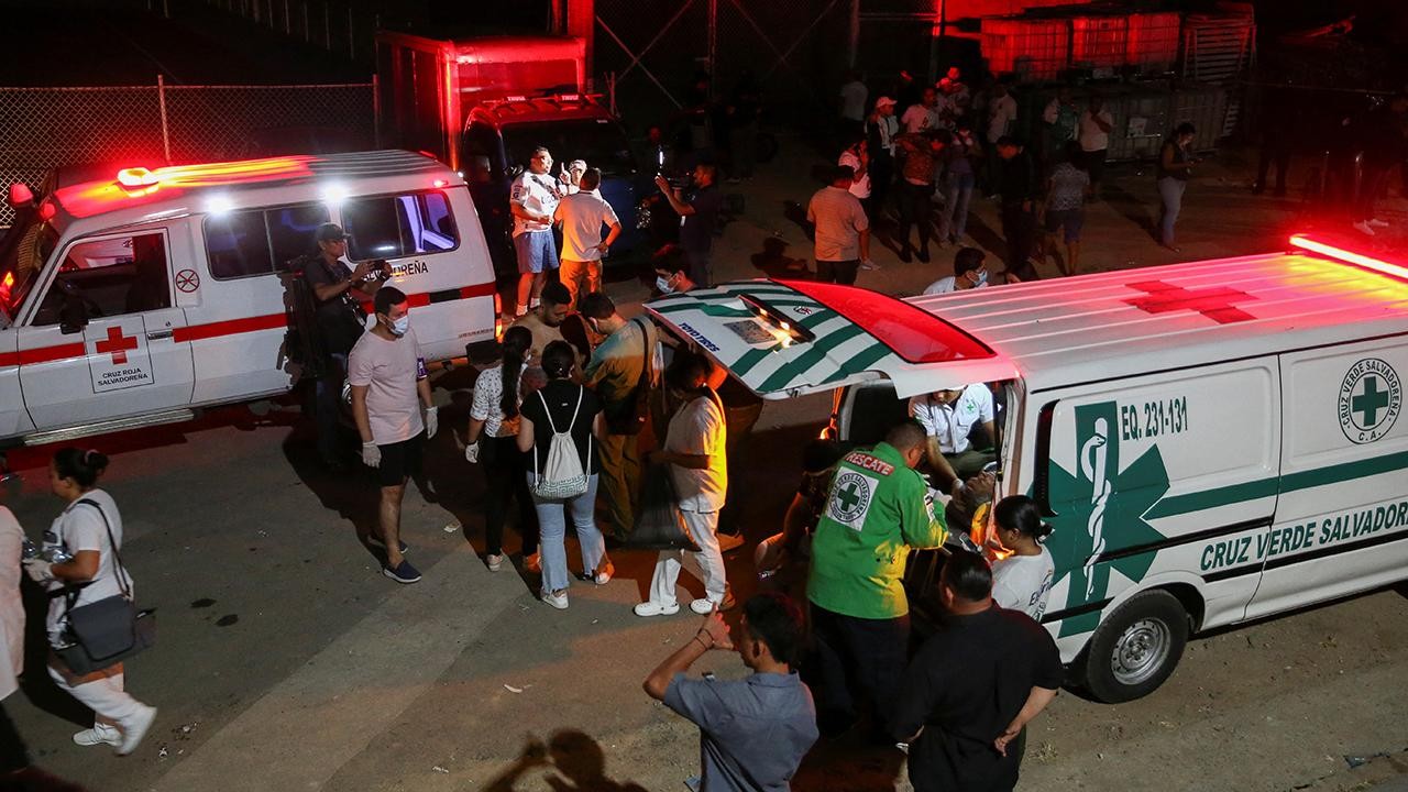El Salvador'da stadyum girişinde izdiham: En az 9 ölü