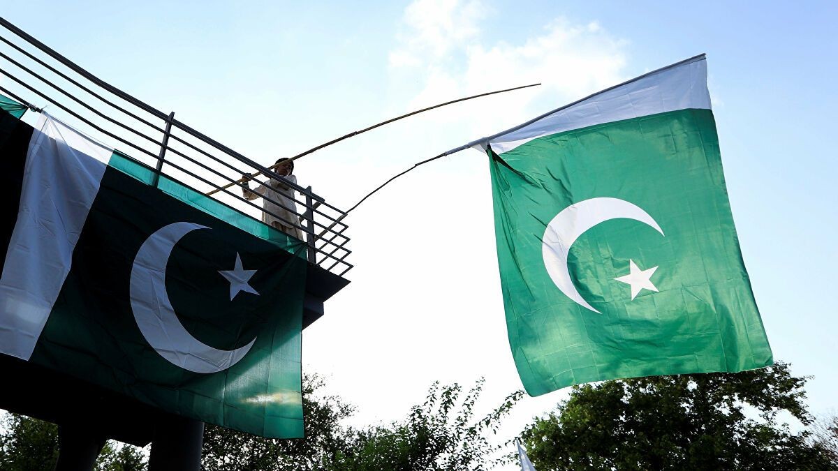 Pakistan'da peş peşe saldırılar: 2'si çocuk 12 ölü
