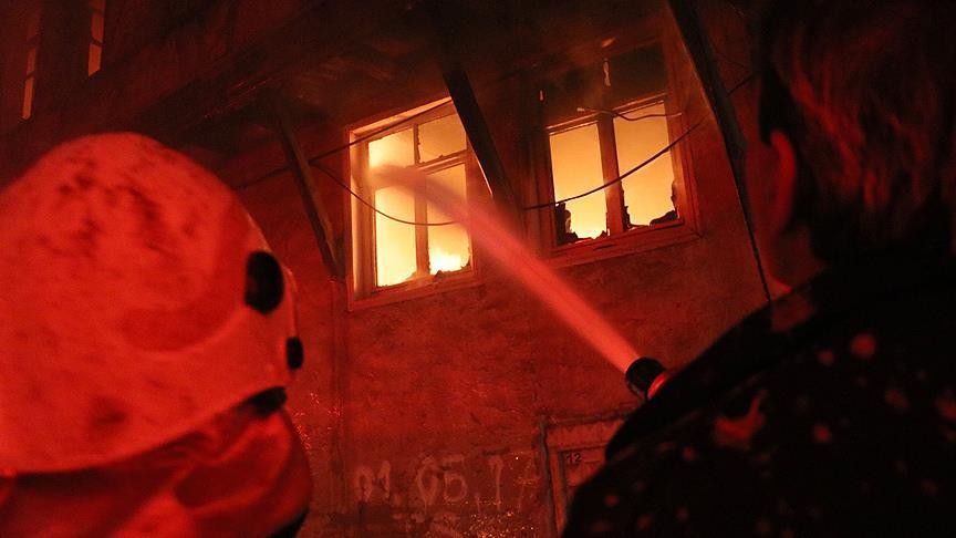 Ataşehir'de marangoz atölyesinde çıkan yangın söndürüldü