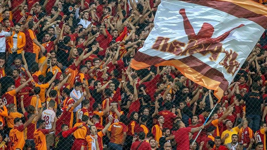 Lider Galatasaray'dan "Rekorlar gecesi"nde şampiyonluk yolunda kritik galibiyet