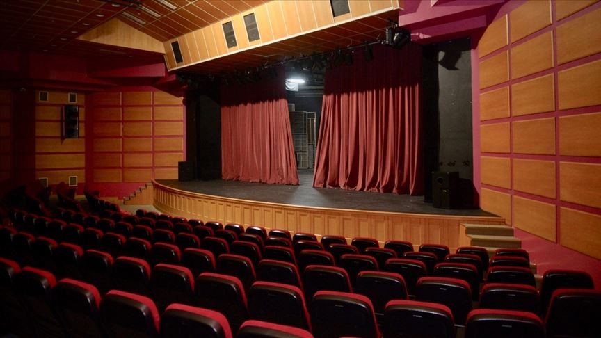 Ruanda'da soykırım radyosu RTLM tiyatro sahnesine taşındı