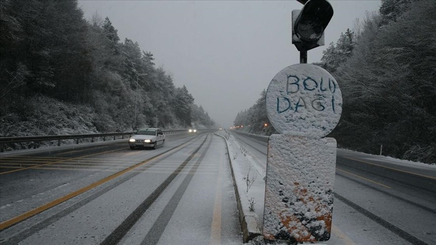 Bolu'ya kar yağdı