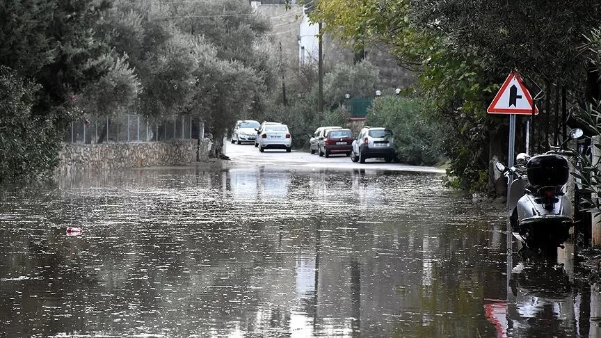 İtalya'da olumsuz hava koşulları sele yol açtı