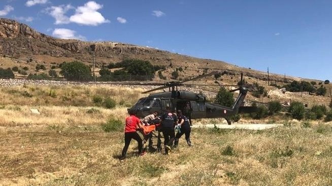 Kalp krizi geçiren kadının imdadına askeri helikopter yetişti