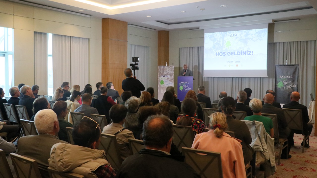 İzmir'de "Falımla Yeşeren Sakız Ağaçları Projesi" tanıtıldı