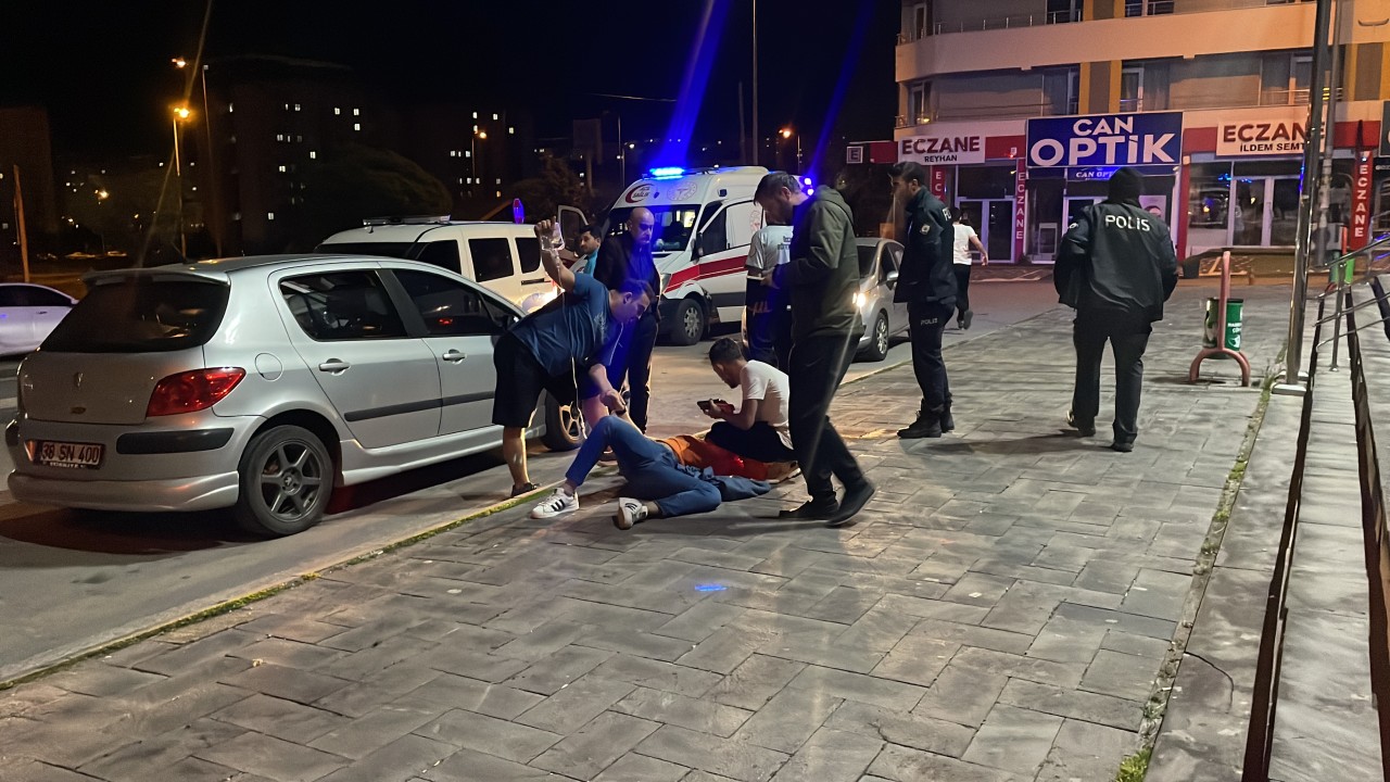 Kayseri'de gürültü kavgasında 2 arkadaş bıçakla yaralandı