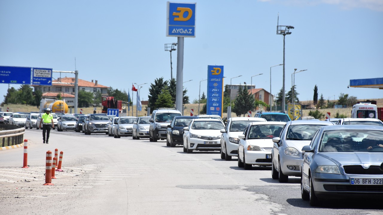 "Kilit kavşak" Kırıkkale'de trafik yoğunluğu yaşanıyor
