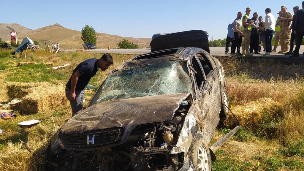 Bitlis'te otomobil şarampole devrildi, 1 kişi öldü, 4 kişi yaralandı