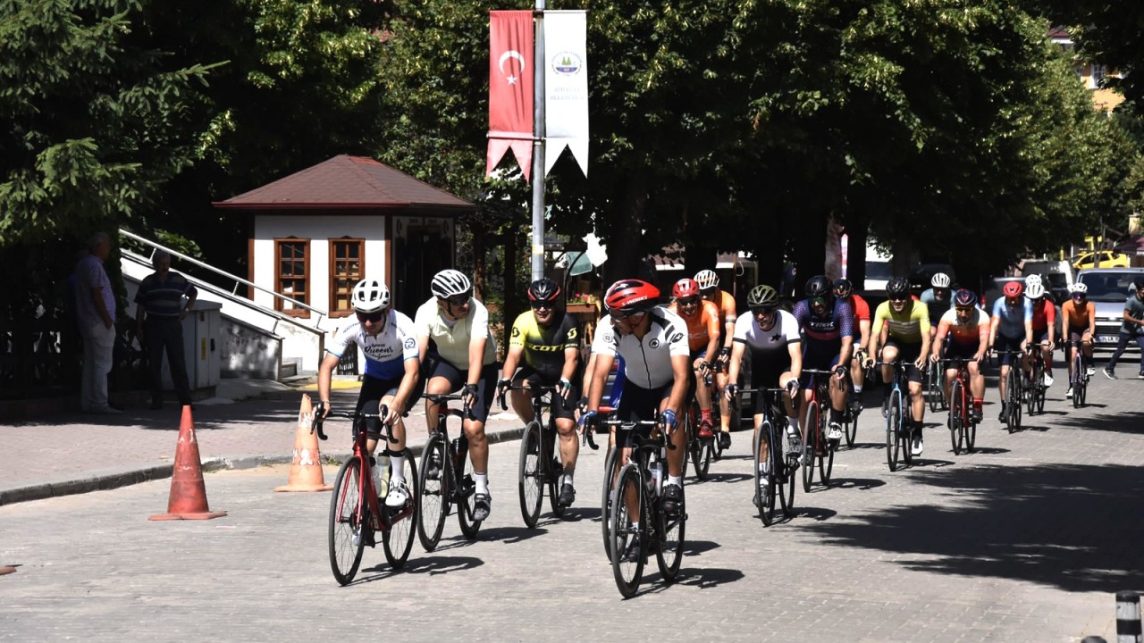 Bisikletçiler Kastamonu'nun doğal güzelliklerinde pedal çevirdi