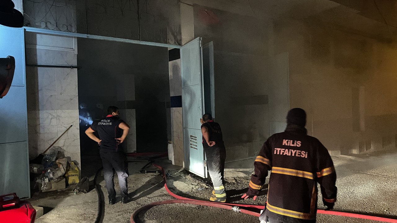 Kilis'te iş yerinde çıkan yangın söndürüldü