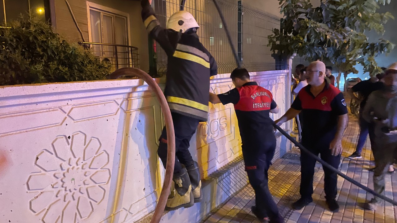 Şanlıurfa'daki ev yangınında dumandan etkilenen kişi hastaneye kaldırıldı