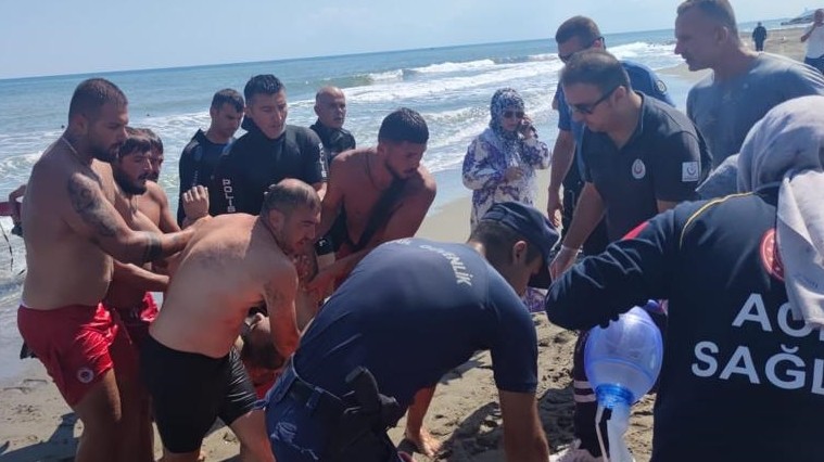 Samsun'da serinlemek için denize giren 2 kişiden 1'i boğuldu