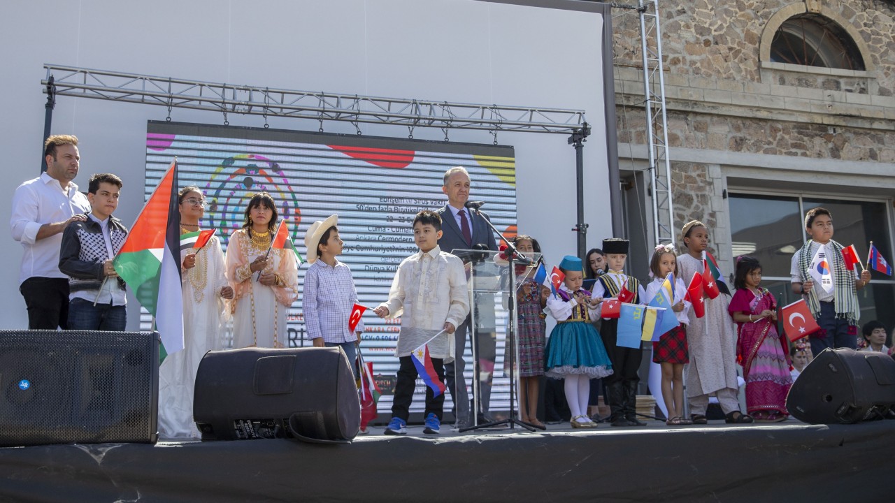 Ankara'da 55 büyükelçiliğin katılımıyla düzenlenen Dünya Kültürleri Festivali'nin açılışı yapıldı