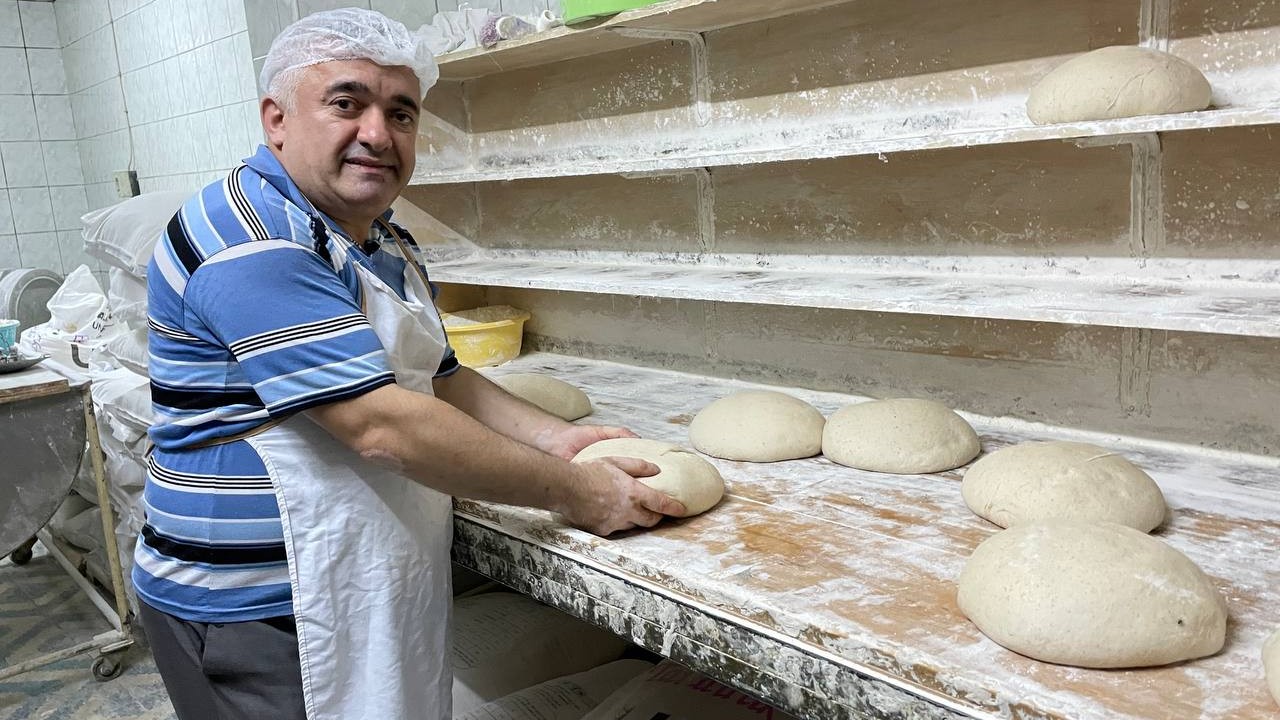 Zonguldak'ta fırıncı Mustafa Usta, Karadeniz'in lezzeti mancarlı ekmeği sofralara ulaştırıyor