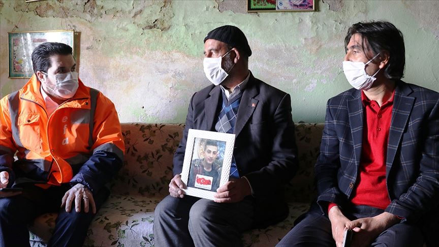 Soylu, PKK''lıların oğlunu kaçırdığı acılı baba ile görüştü