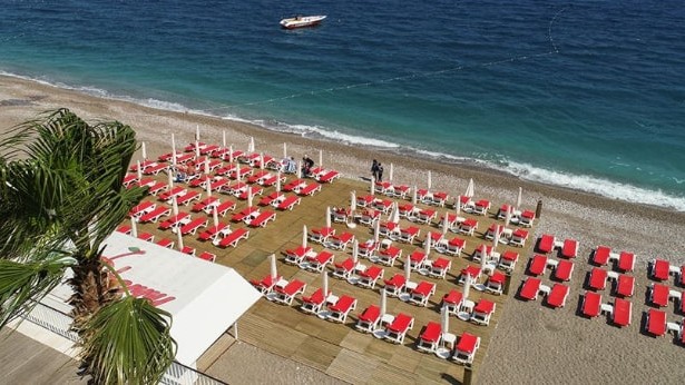 Antalya mavi bayraklı plajda dünya lideri