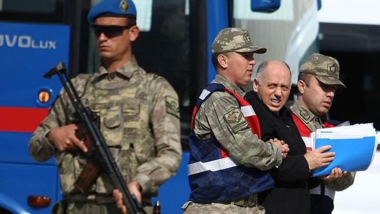 Darbeci komutan Ankara'da yakalandı!