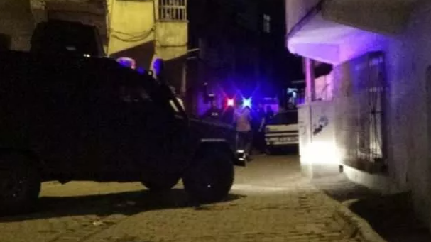 Diyarbakır''da olaylı gece: 2 ölü, 7 yaralı