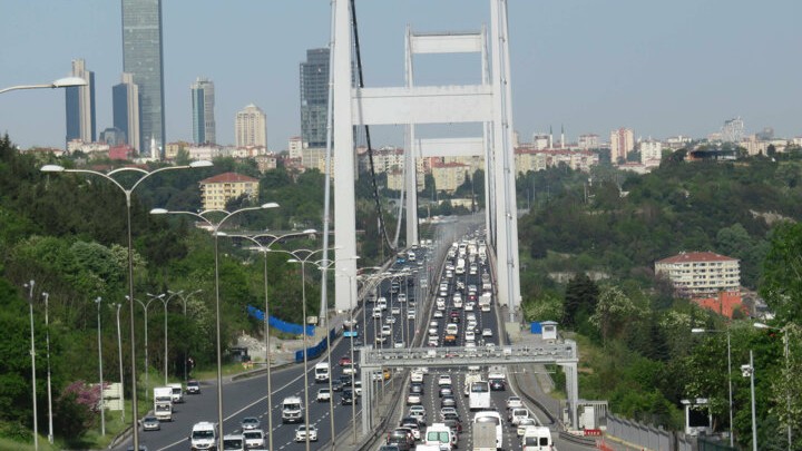 İstanbul''da köprülerde trafik yoğunluğu