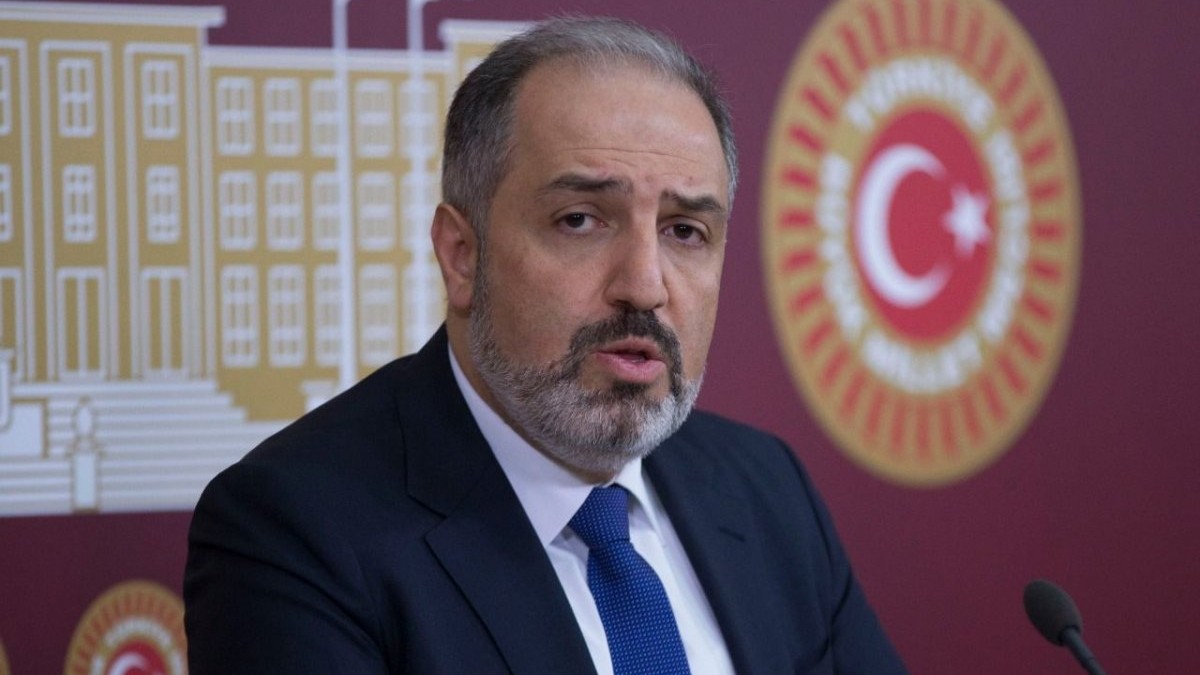 Mustafa Yeneroğlu, AK Parti''den istifa etti
