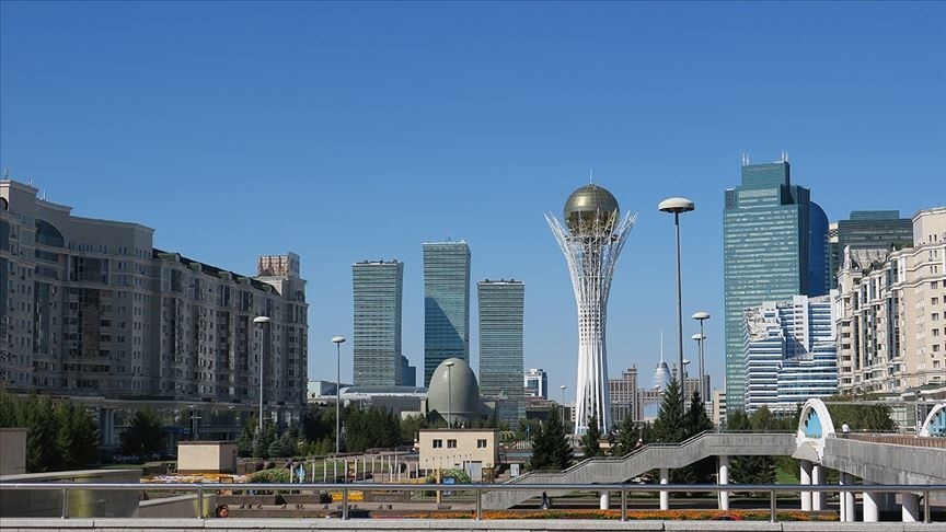 Kazakistan'da Türk diplomatlar, Astana'daki Atatürk Parkı'nda çevre temizliği yaptı