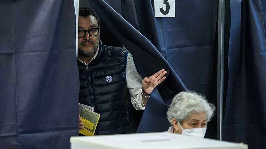 İtalya'da oy kullanma işlemi başladı