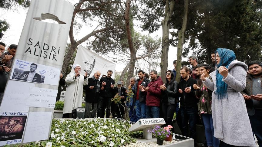 Usta oyuncu Sadri Alışık, doğum gününde mezarı başında anıldı