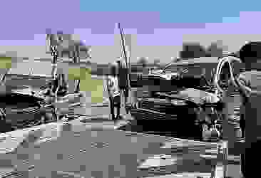 Mardin'de hafif ticari aracın devrildiği kazada 10 kişi yaralandı
