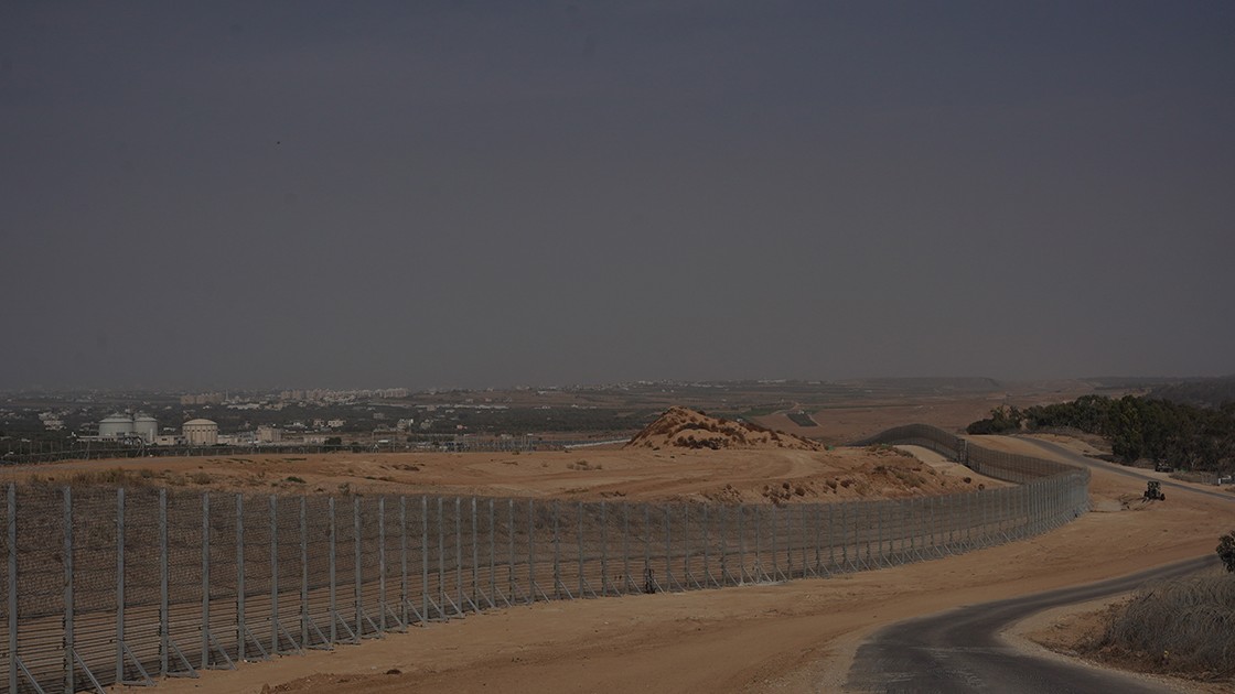 Filistinliler Aksa için Ayrım Duvarı'nı aştı
