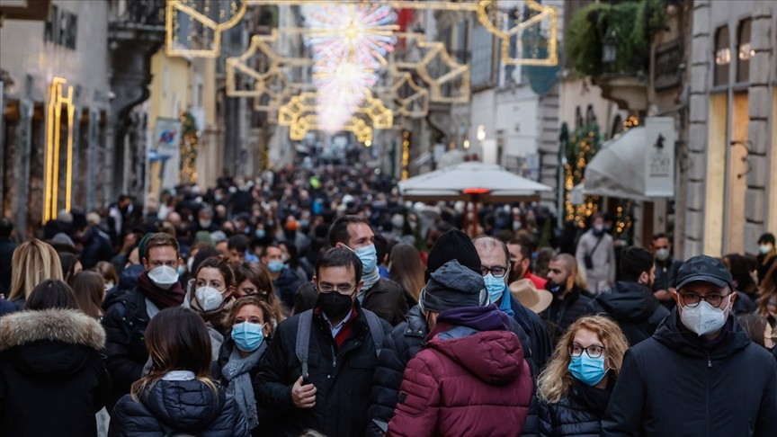 İtalya'da açık havada artık maske kullanılmayacak