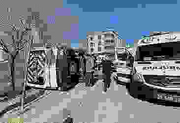 Samsun'da öğrenci servisi ile otomobil çarpıştı