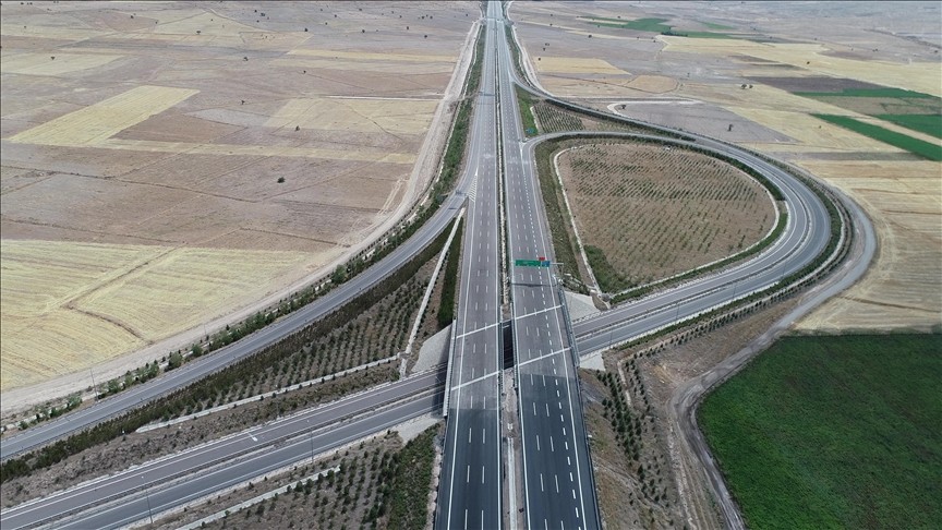 Ankara-Niğde Otoyolu Kırşehir bağlantı yolu trafiğe açıldı