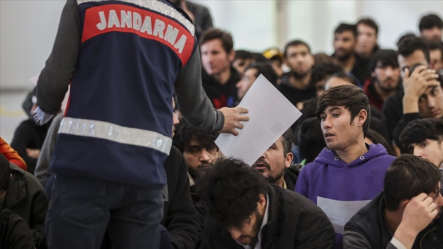 Kayseri'de huzur uygulamasında 28 düzensiz göçmen yakalandı