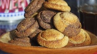 Üç malzemeli şekersiz kurabiye nasıl yapılır?