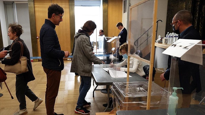 Fransa'da genel seçimlerin ilk turu başladı